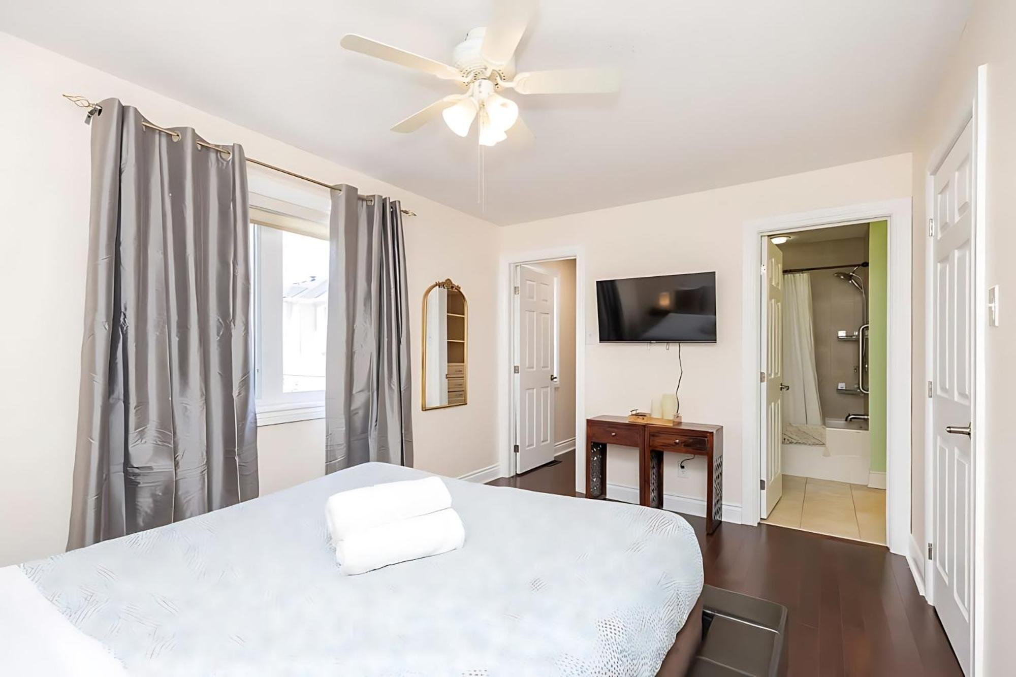 Cozy Modern 4br With Sunny Patio Ottawa