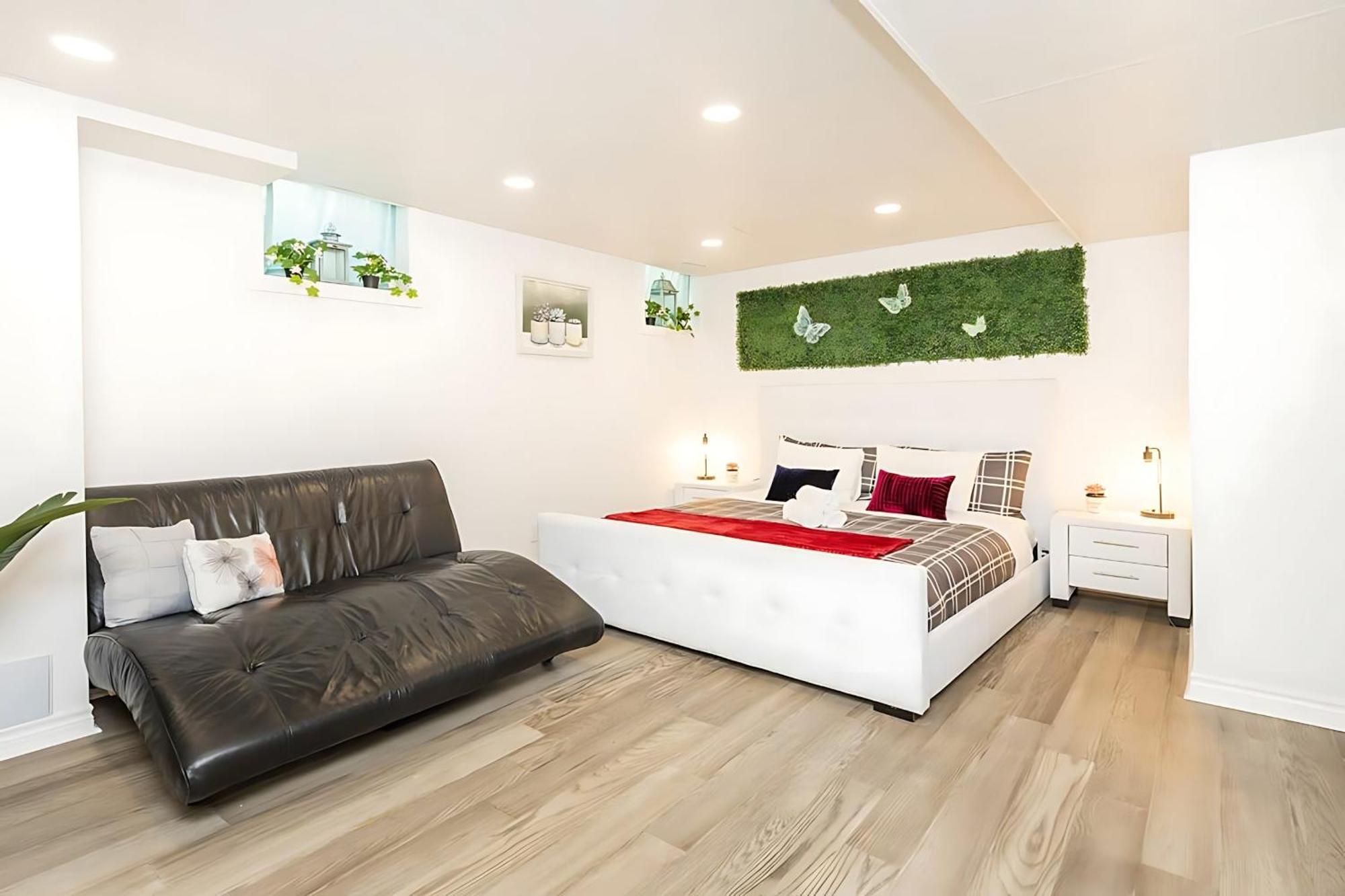 Cozy Modern 4br With Sunny Patio Ottawa