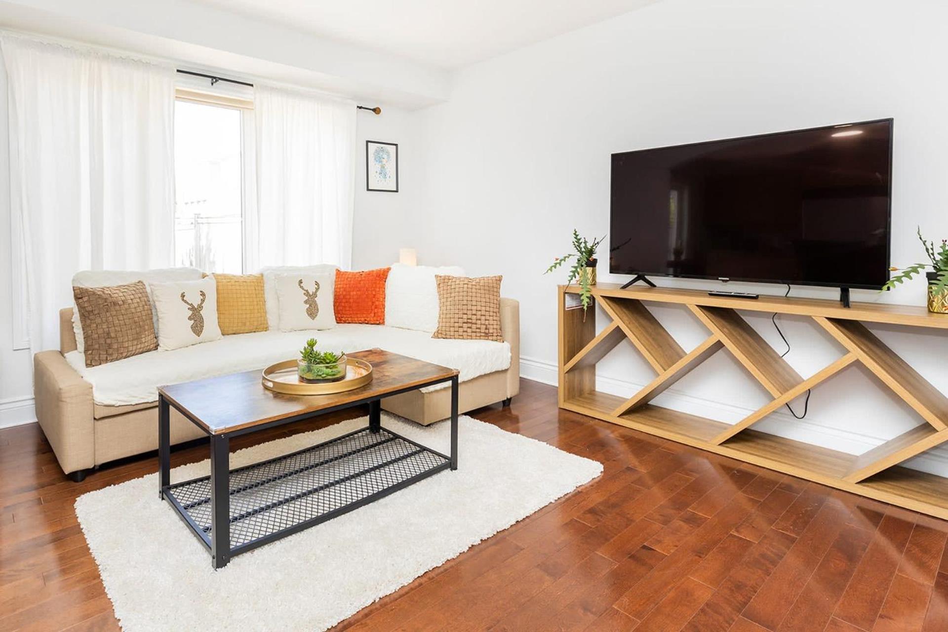 Cozy Modern 4br With Sunny Patio * Ottawa