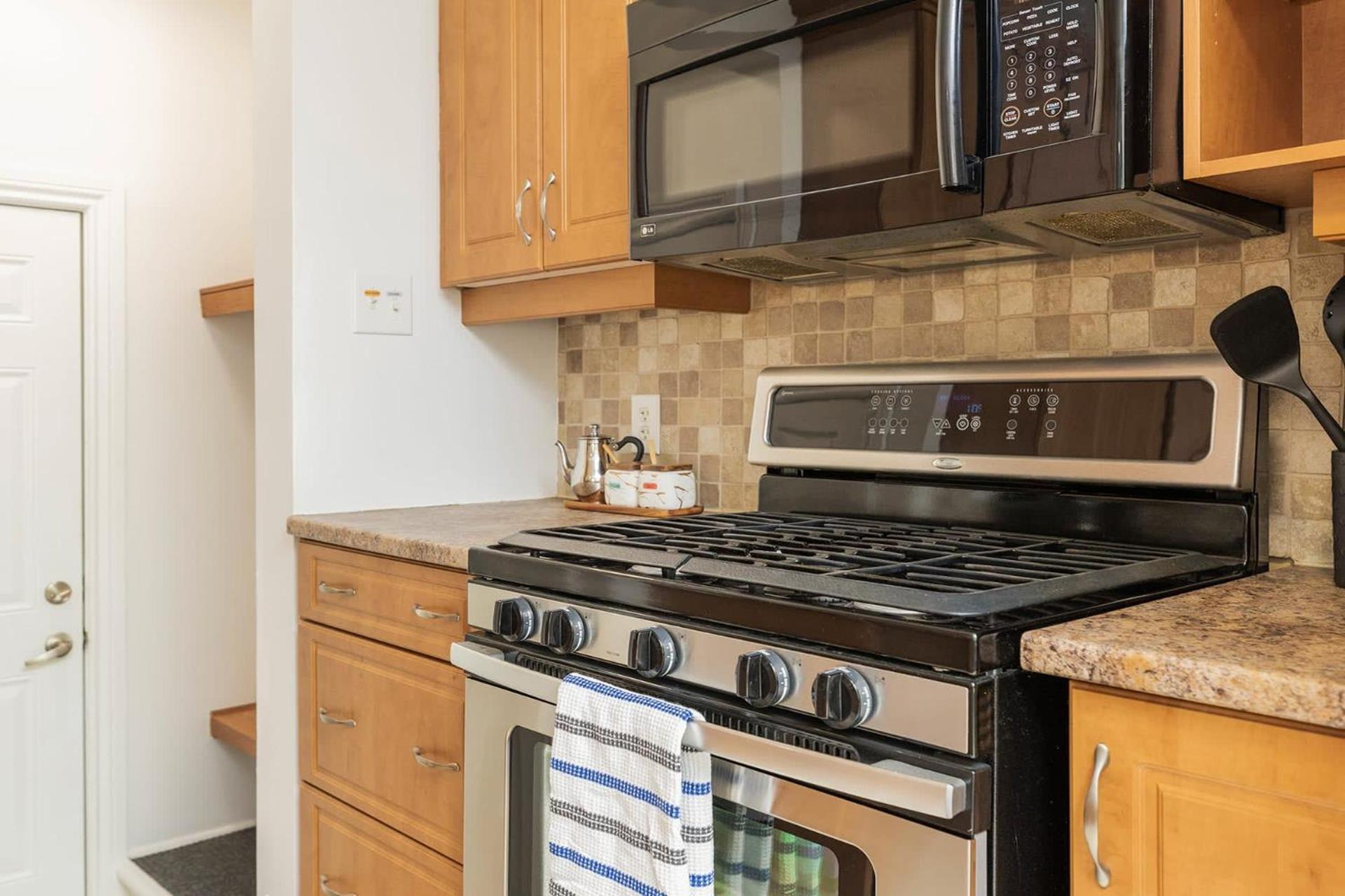 Holiday home Cozy Modern 4br With Sunny Patio *
