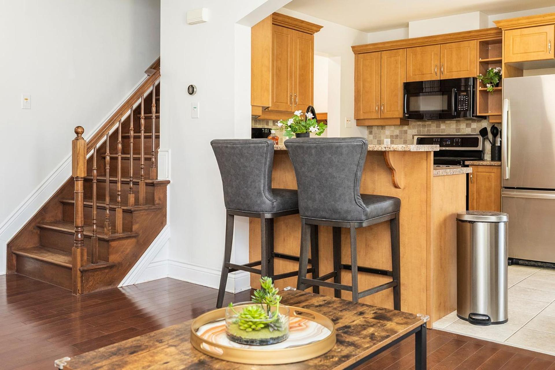 Cozy Modern 4br With Sunny Patio * Ottawa