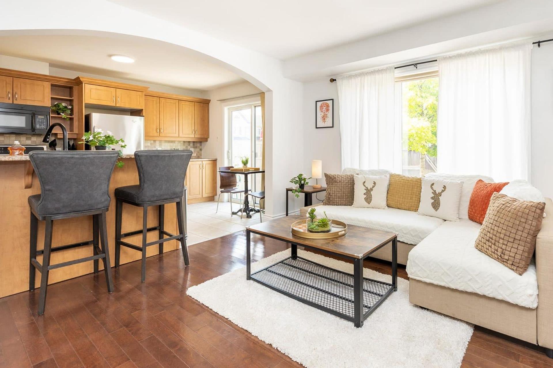 Cozy Modern 4br With Sunny Patio Holiday home *